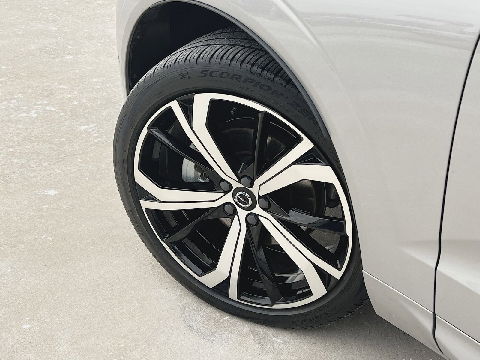 Certified 2023 Volvo XC60 B5 Ultimate image 12