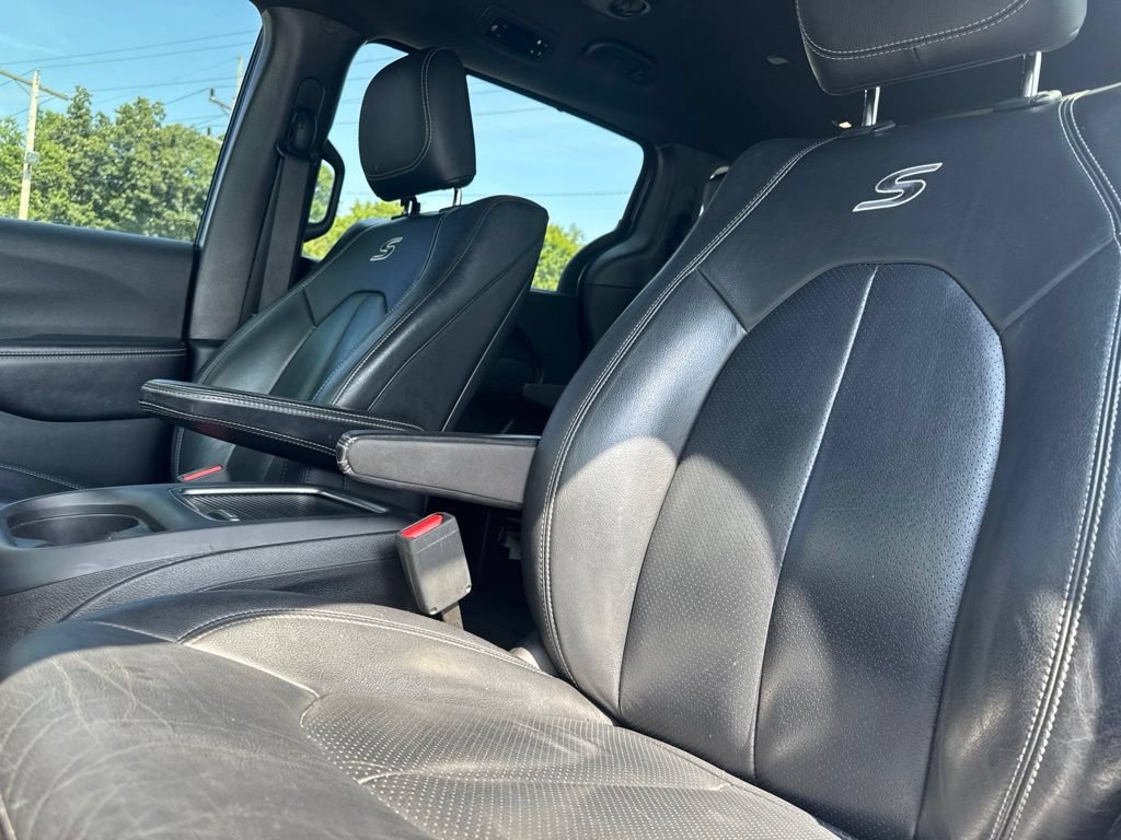 Used 2019 Chrysler Pacifica Touring-L Plus w/ Advanced Safetytec Group FWD image 9