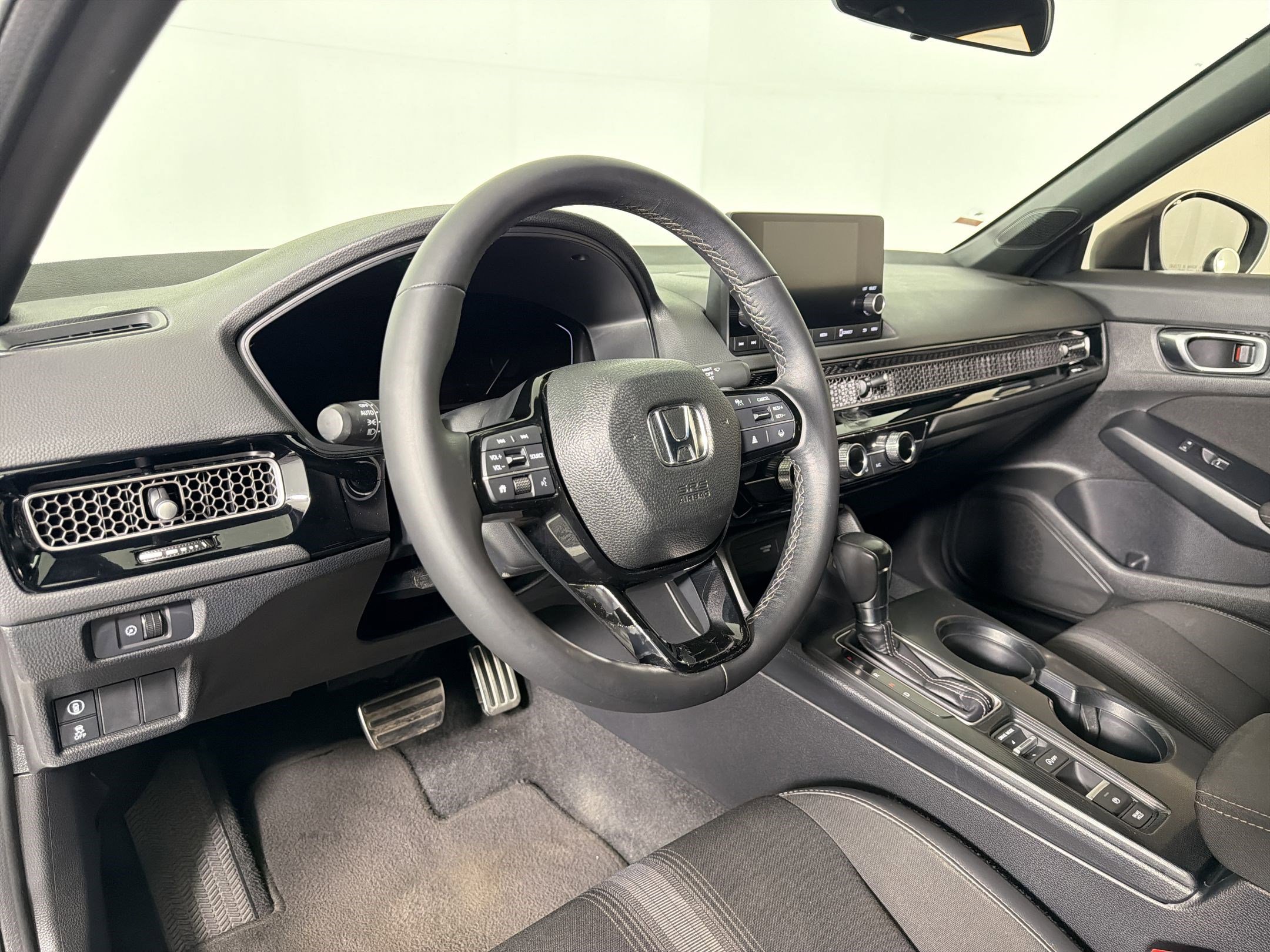 Used 2023 Honda Civic Sport image 3