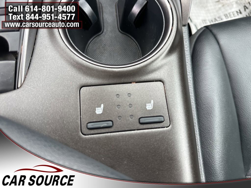 Used 2023 Toyota Camry SE w/ Cold Weather Package image 18