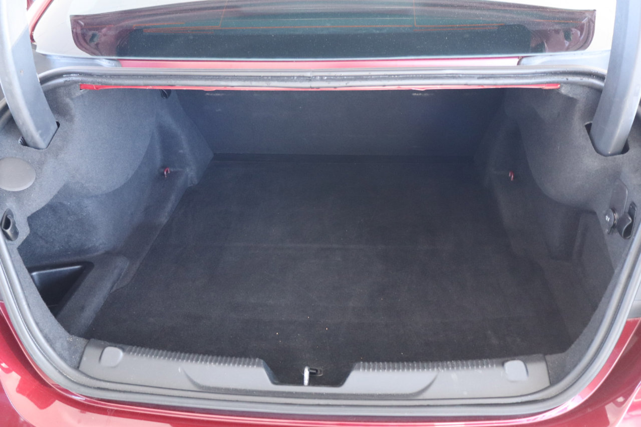 Used 2017 Jaguar XE image 34