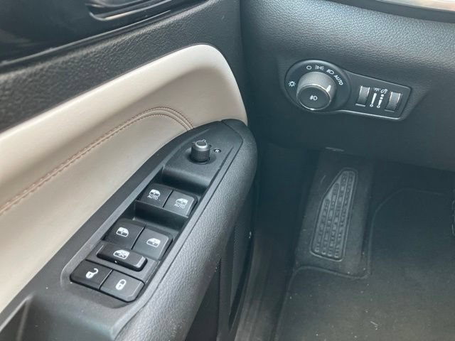 Used 2024 Jeep Compass Limited AWD/4WD image 16