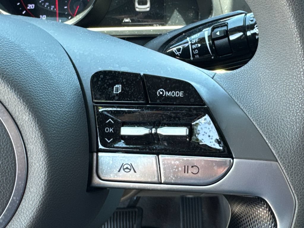 Used 2022 Hyundai Elantra SEL FWD image 25