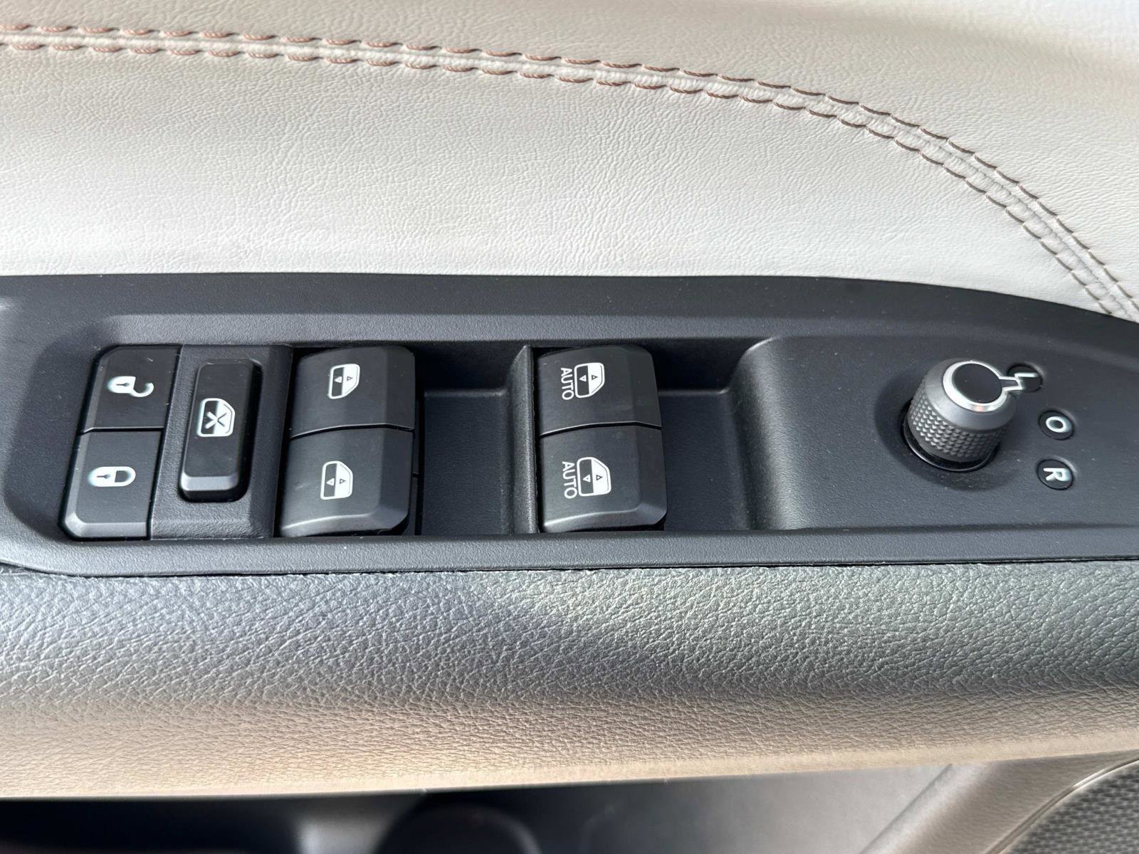 Used 2024 Jeep Compass Limited image 16