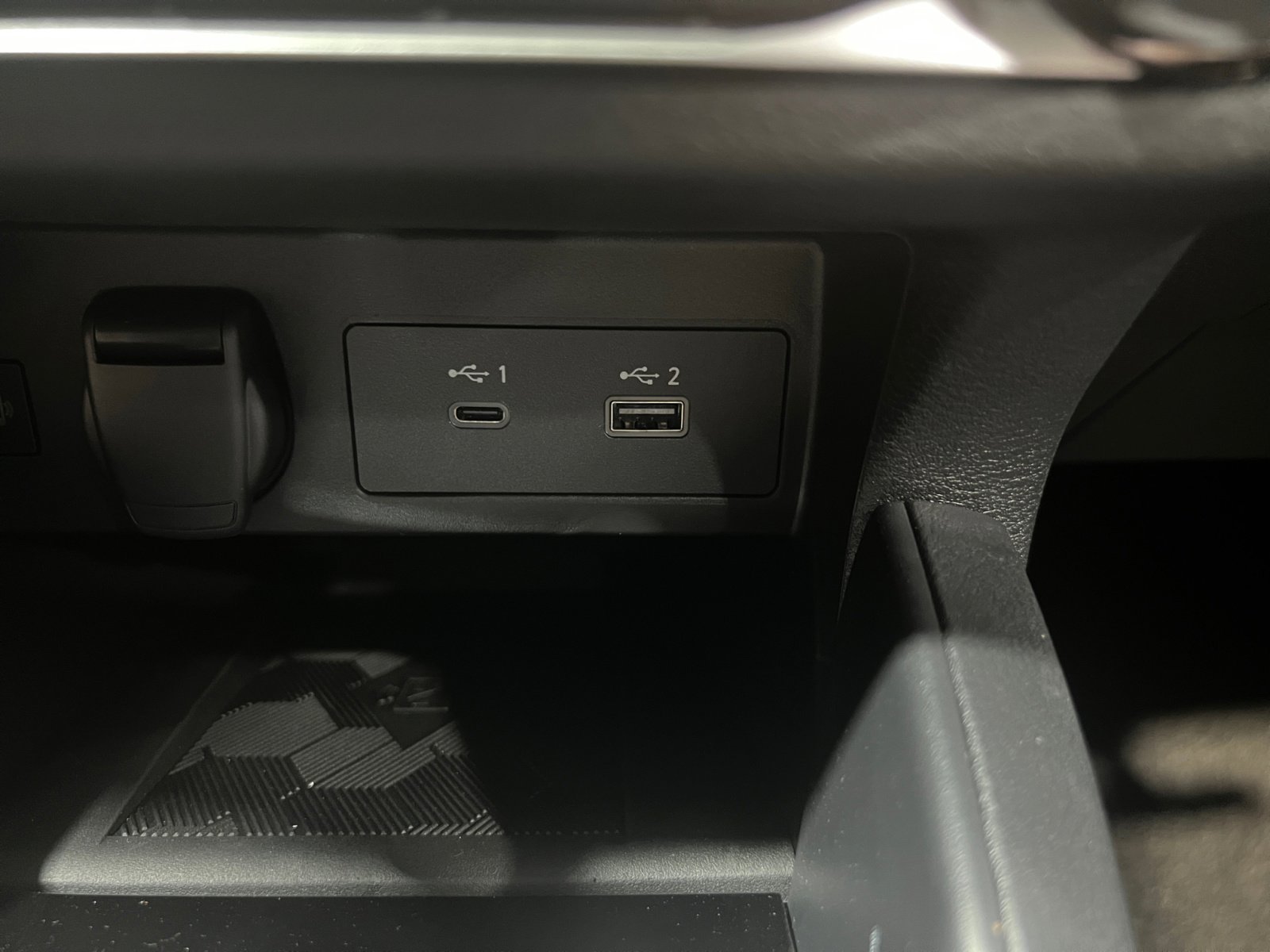 New 2025 Nissan Versa SR w/ Trunk Package image 31