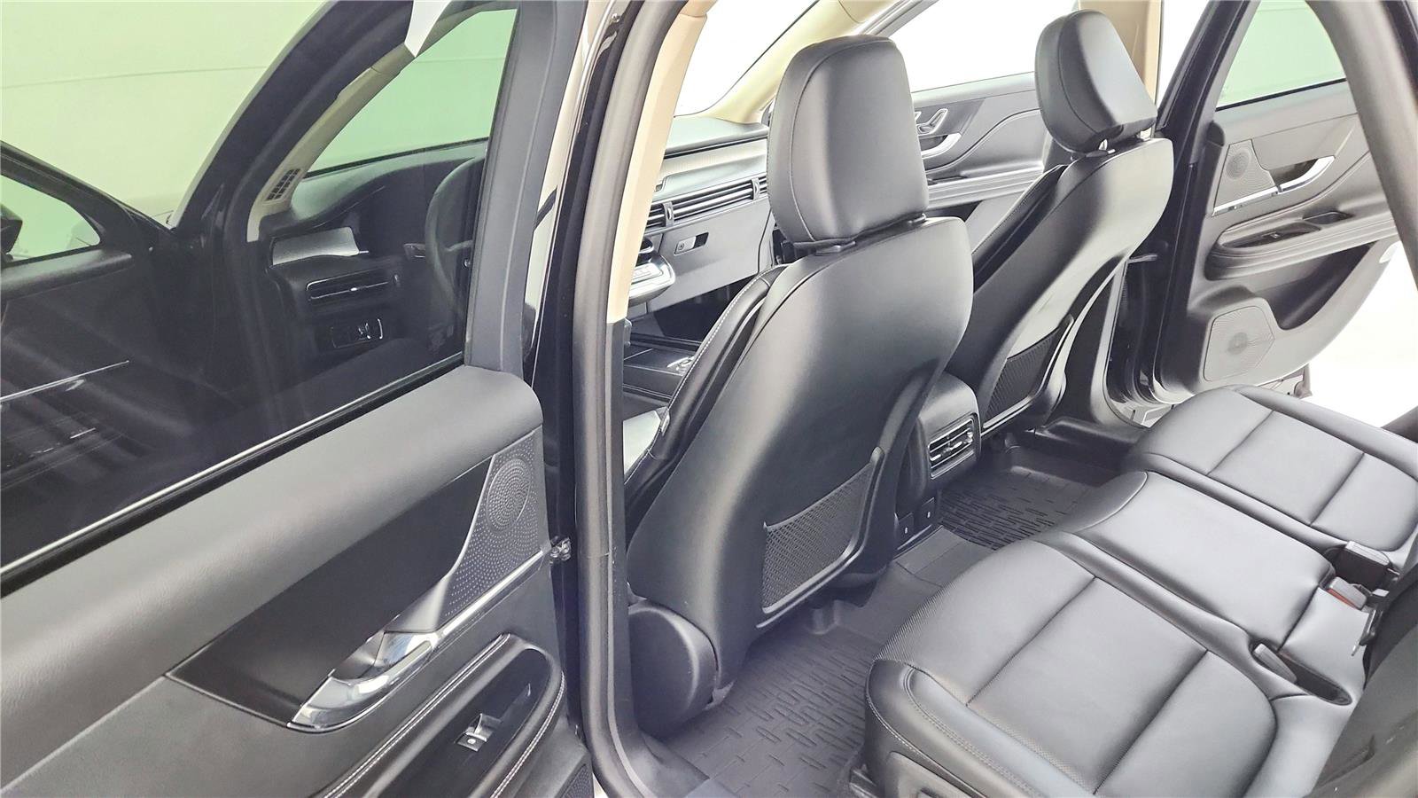 Used 2023 Lincoln Corsair AWD w/ Equipment Group 101A image 25