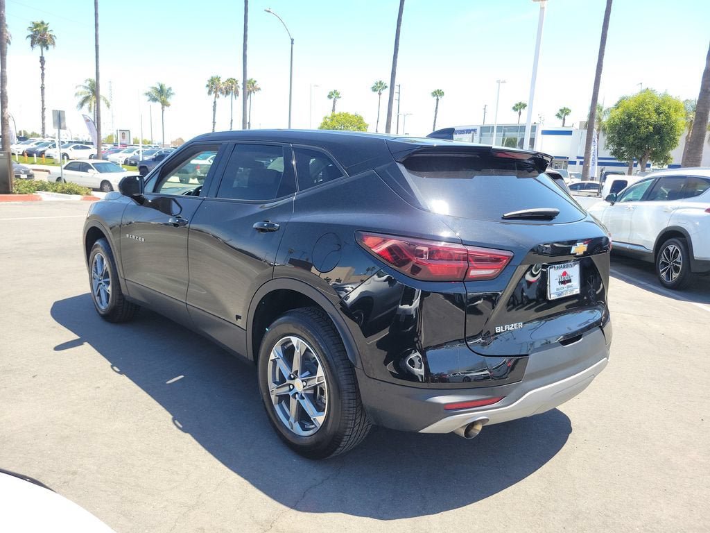 Used 2025 Chevrolet Blazer LT FWD image 3