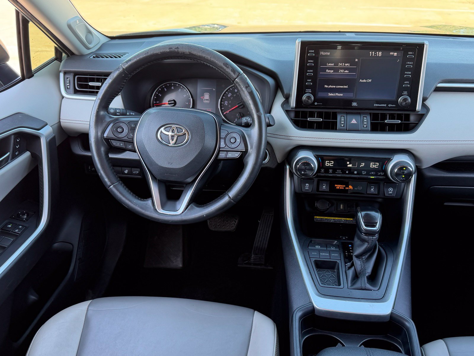 Used 2020 Toyota RAV4 XLE Premium FWD image 15