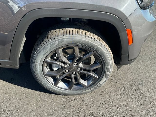 New 2025 Jeep Grand Cherokee L Limited AWD/4WD image 12