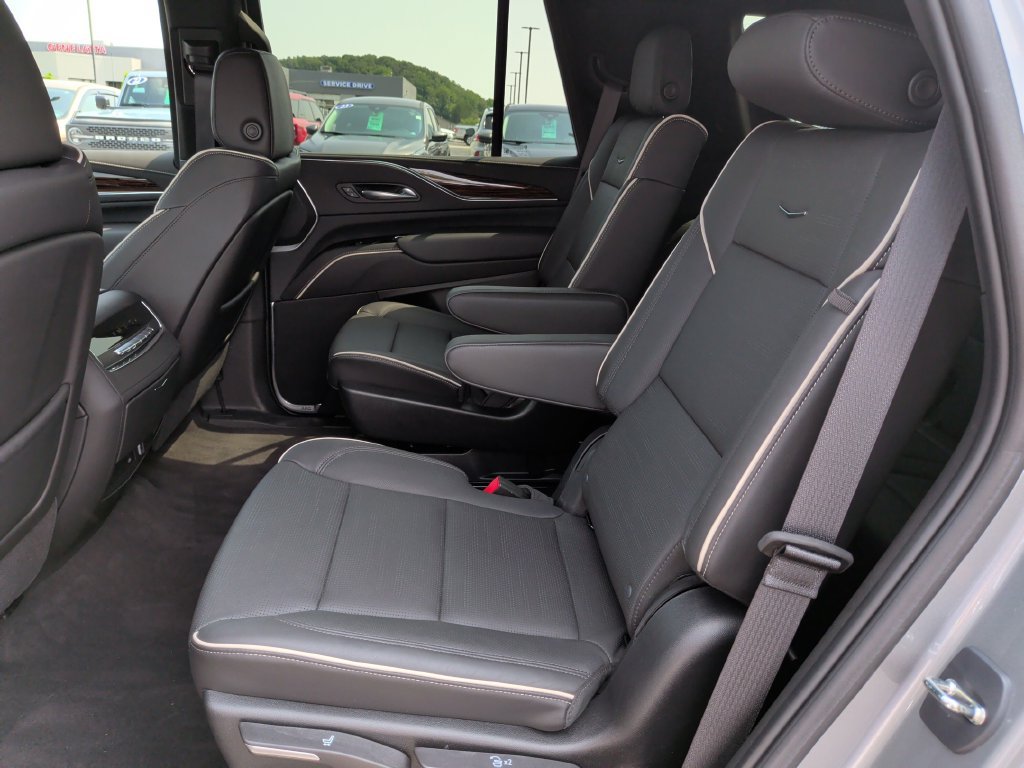 Used 2023 Cadillac Escalade Premium Luxury w/ Performance Package AWD/4WD image 6