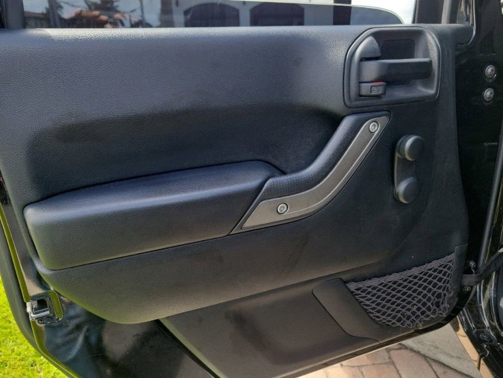 Used 2018 Jeep Wrangler Sport w/ Connectivity Group image 10