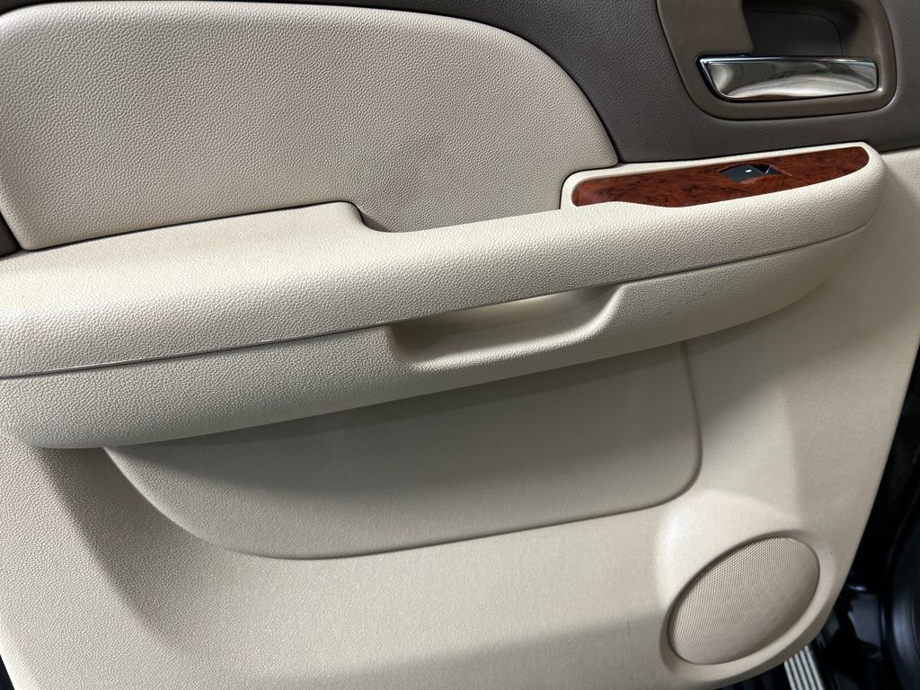 Used 2012 Chevrolet Avalanche LTZ image 18