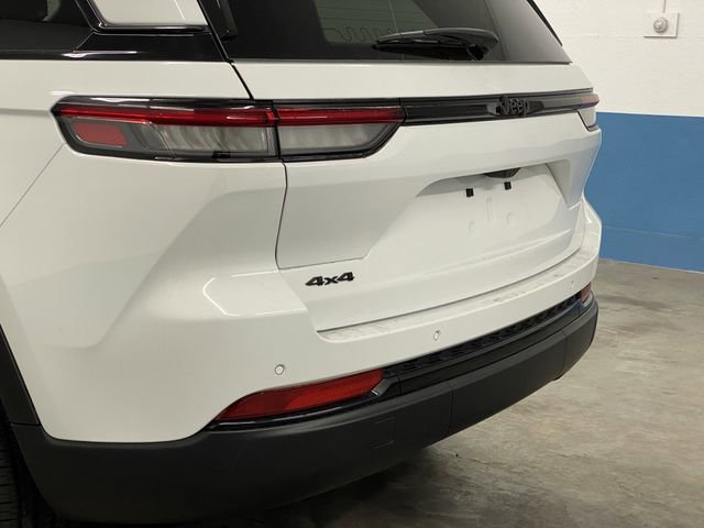 New 2025 Jeep Grand Cherokee Altitude image 36