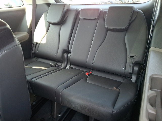 Used 2026 Kia Carnival FWD image 11