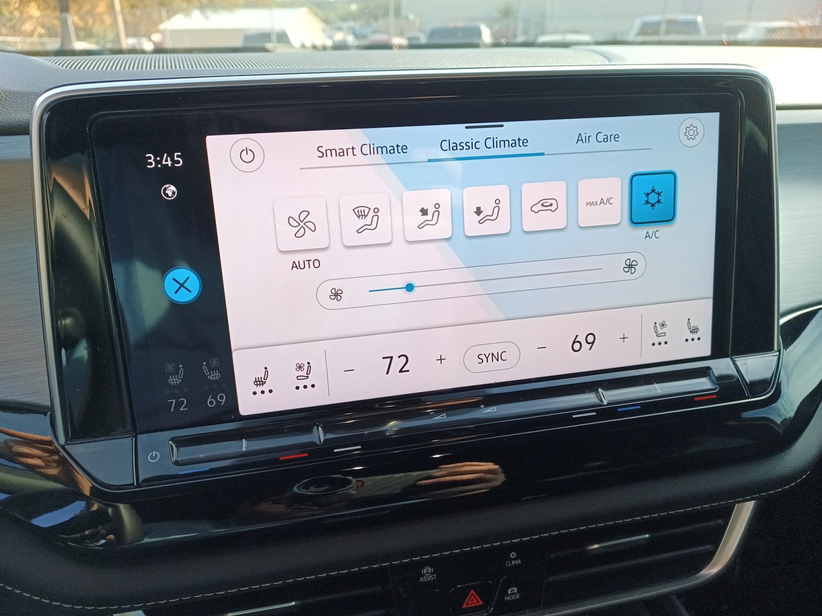 Used 2024 Volkswagen Atlas Cross Sport SE image 16