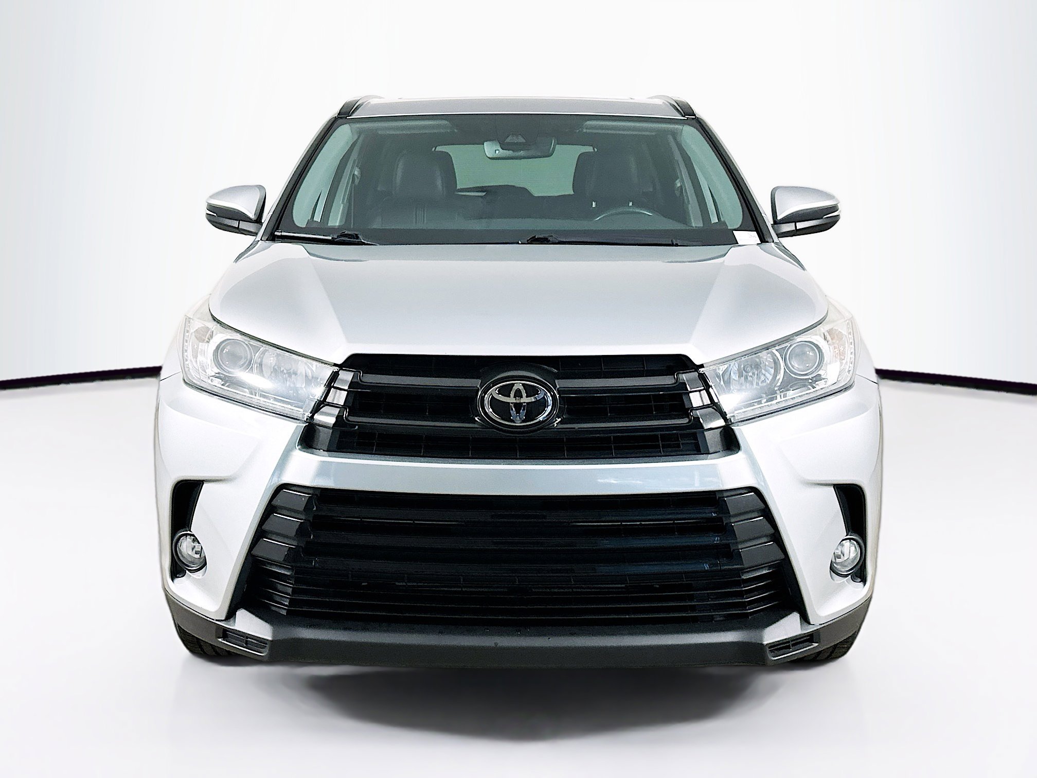 Used 2018 Toyota Highlander SE image 2