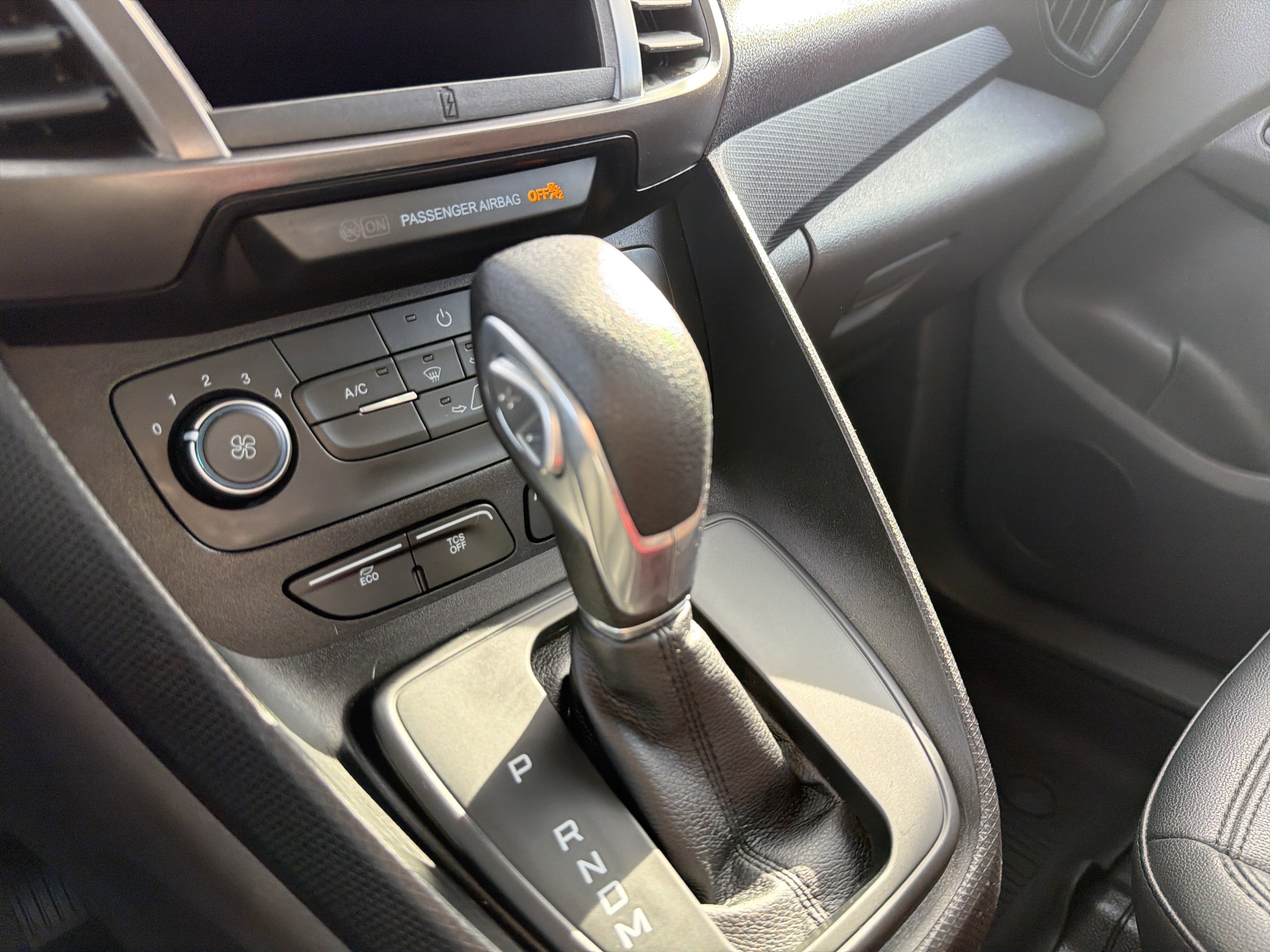 Used 2020 Ford Transit Connect XL image 25