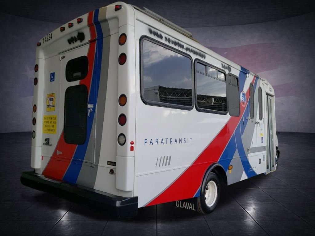 Used 2015 Chevrolet Express 4500 w/ Shuttle Bus Package RWD image 7