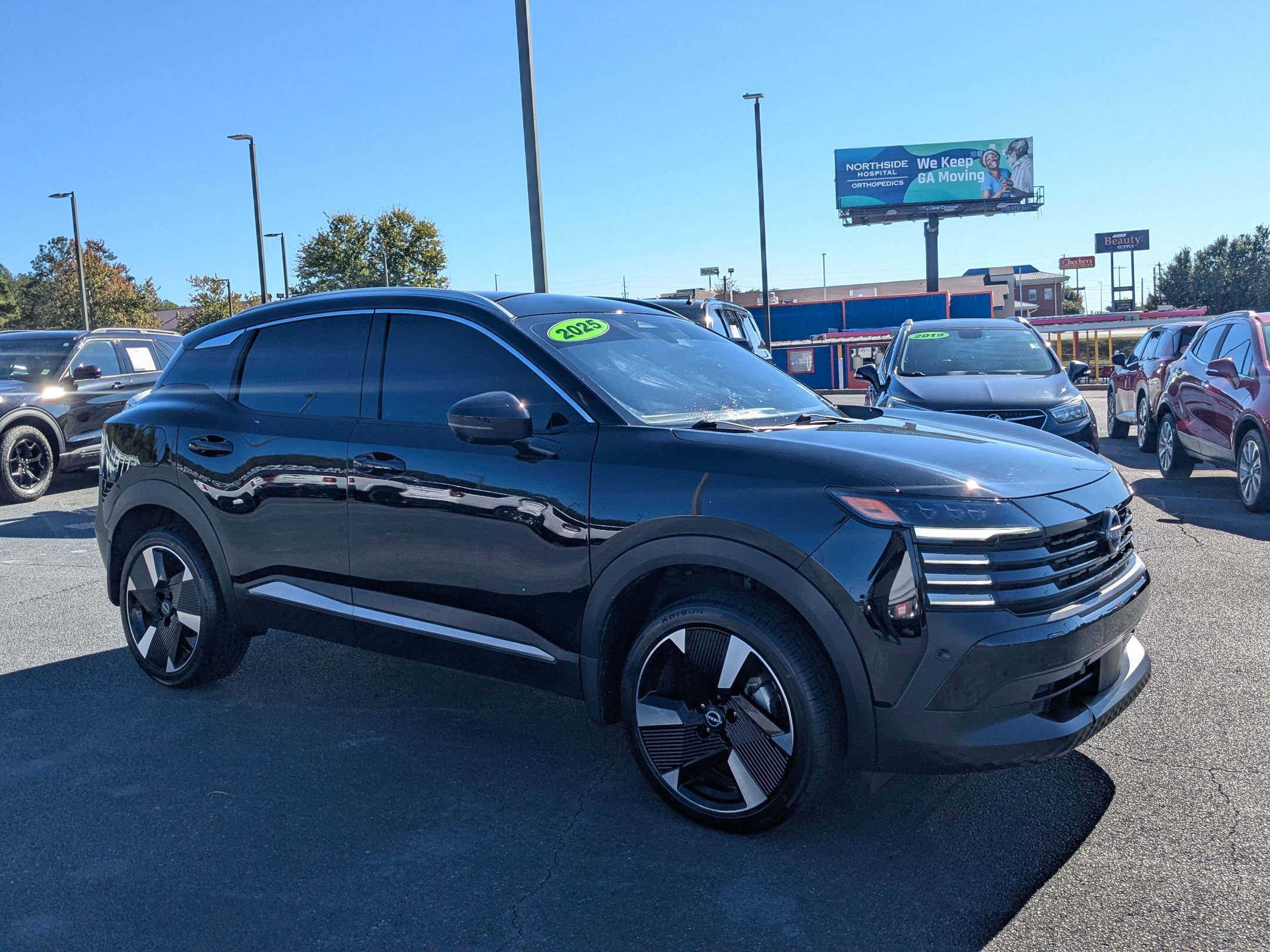Used 2025 Nissan Kicks SR w/ Illumination Package image 3