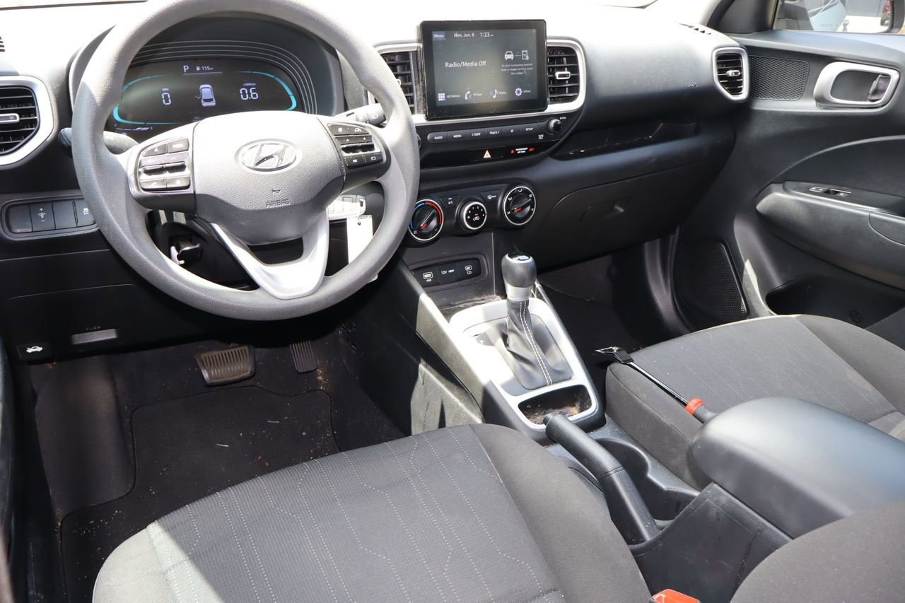 Used 2023 Hyundai Venue SE w/ Cargo Package FWD image 4