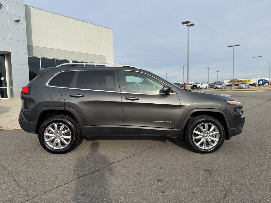 Used 2016 Jeep Cherokee Limited w/ Luxury Group image 2