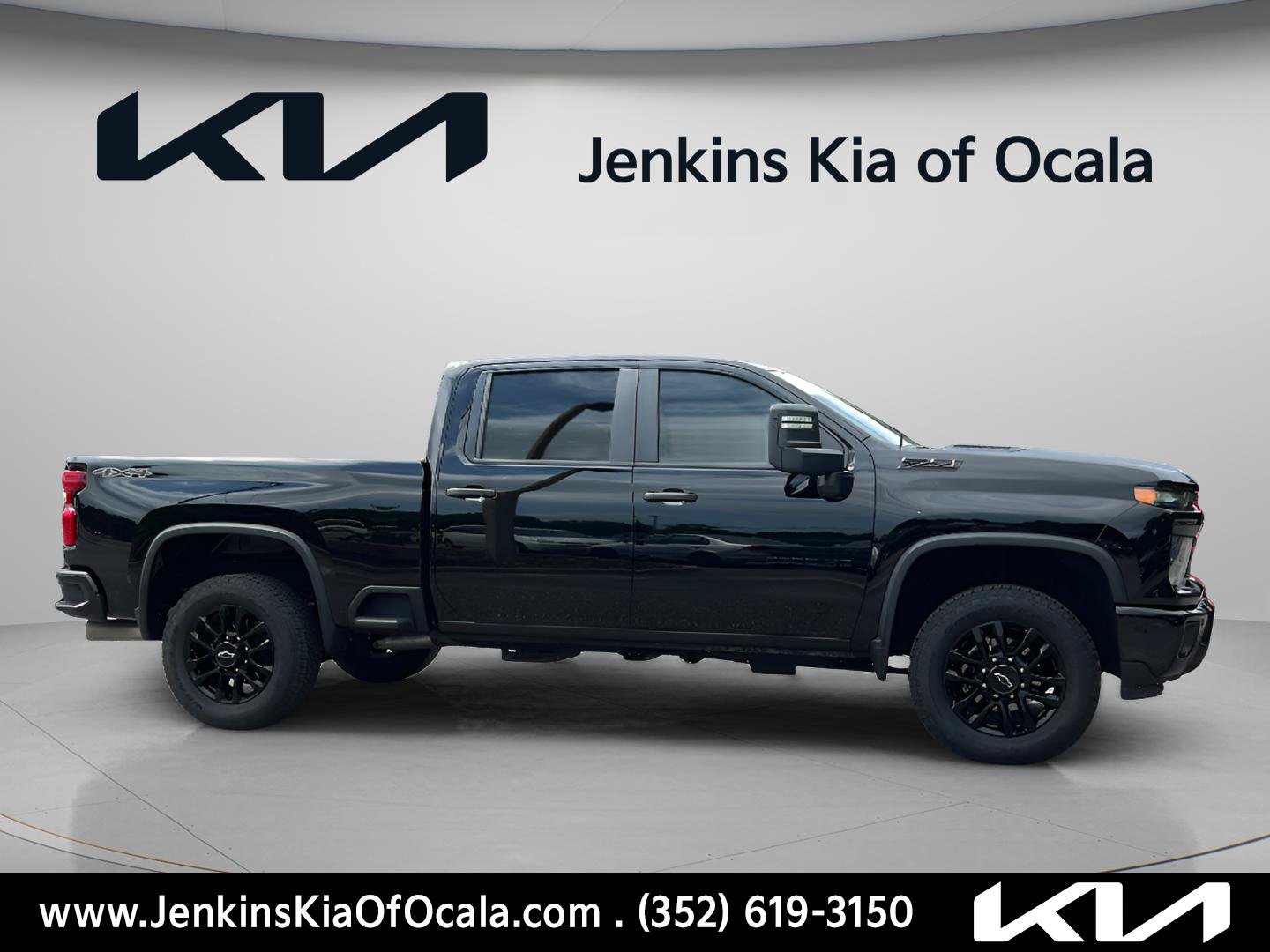 Used 2025 Chevrolet Silverado 2500 Custom w/ Custom Value Package AWD/4WD image 2