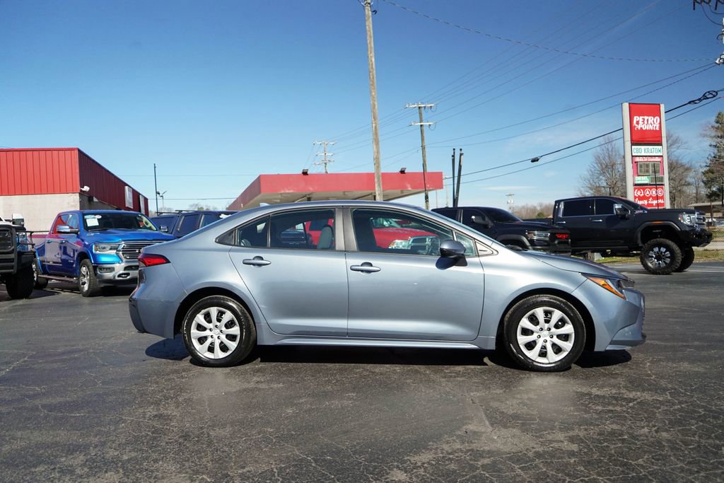 Used 2025 Toyota Corolla LE image 2