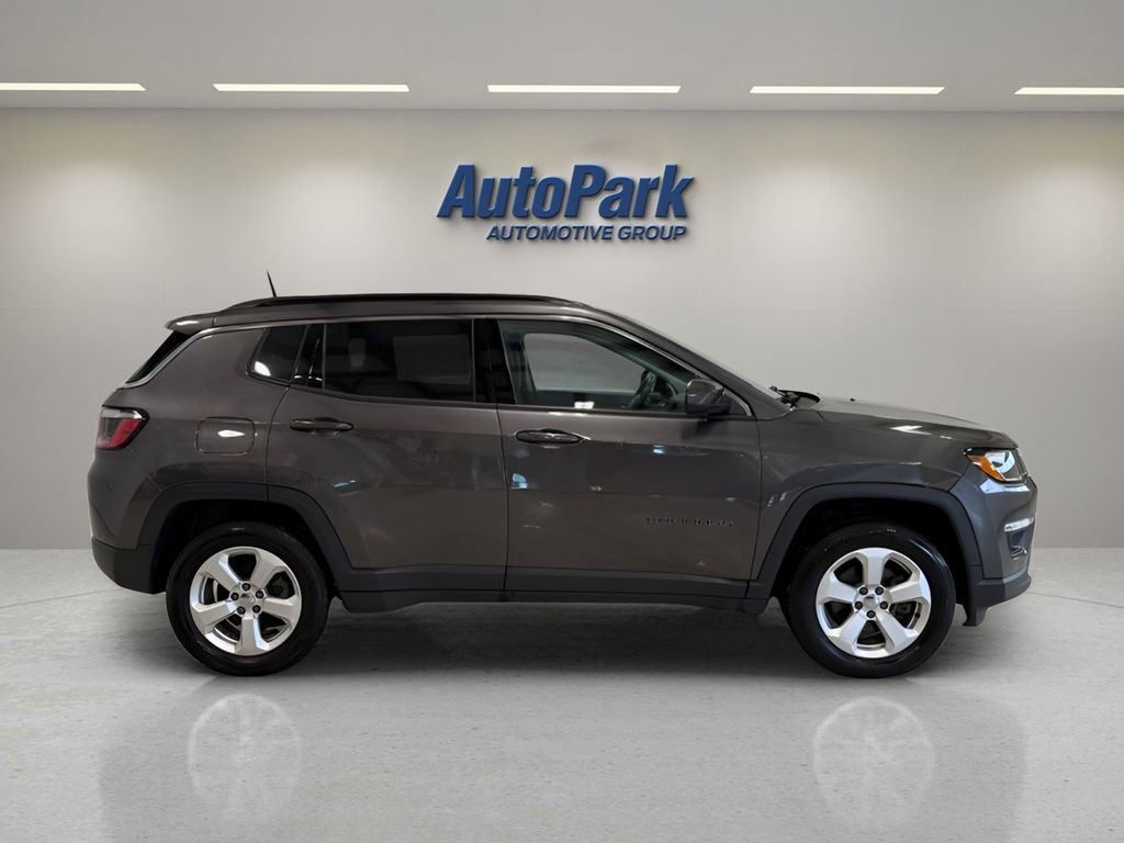 Used 2018 Jeep Compass Latitude w/ Safe & Security Group AWD/4WD image 9