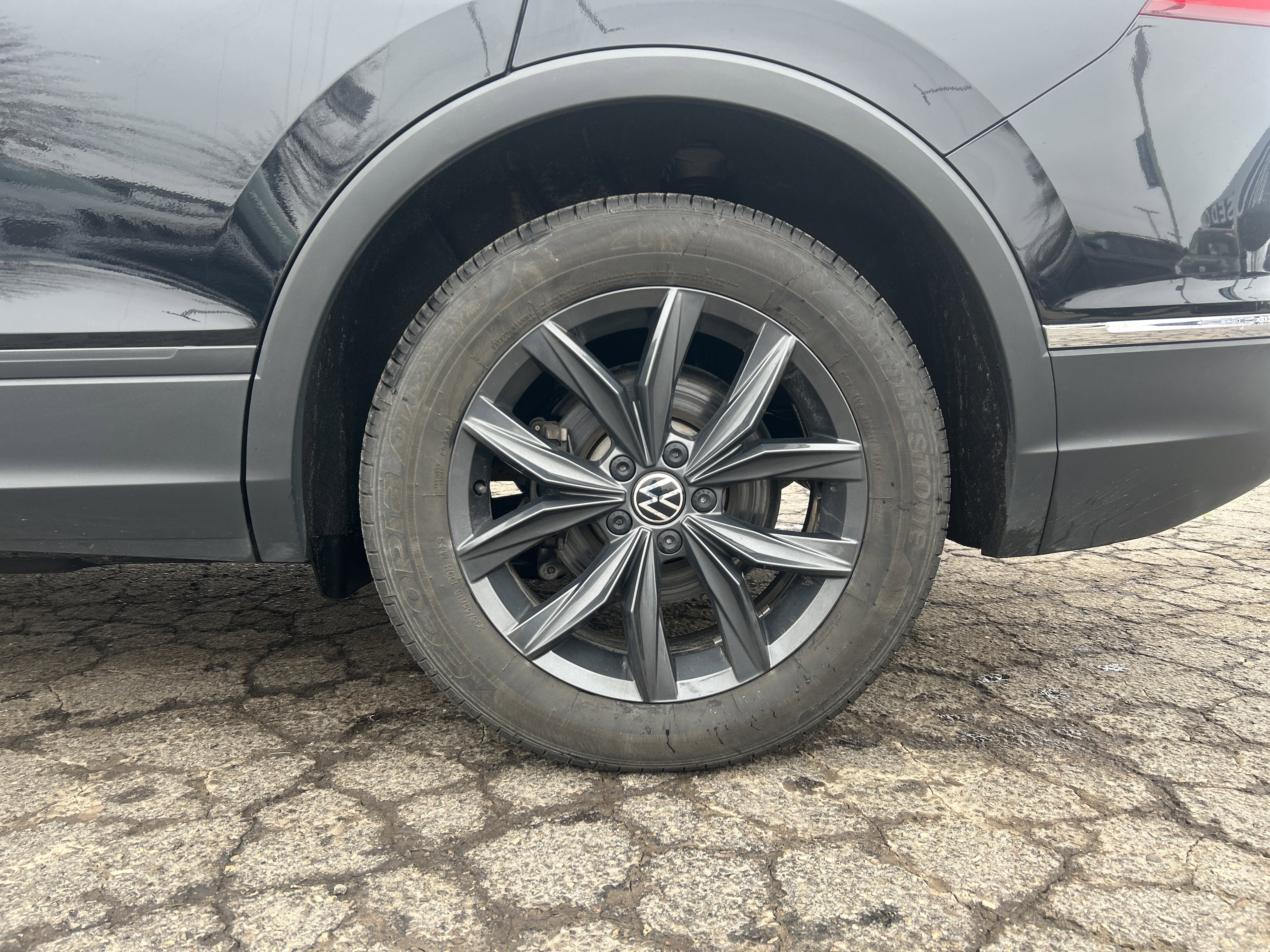 Used 2024 Volkswagen Tiguan SE image 23