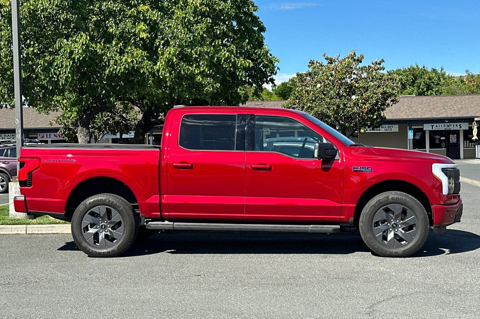 Used 2025 Ford F150 Lightning Flash image 7