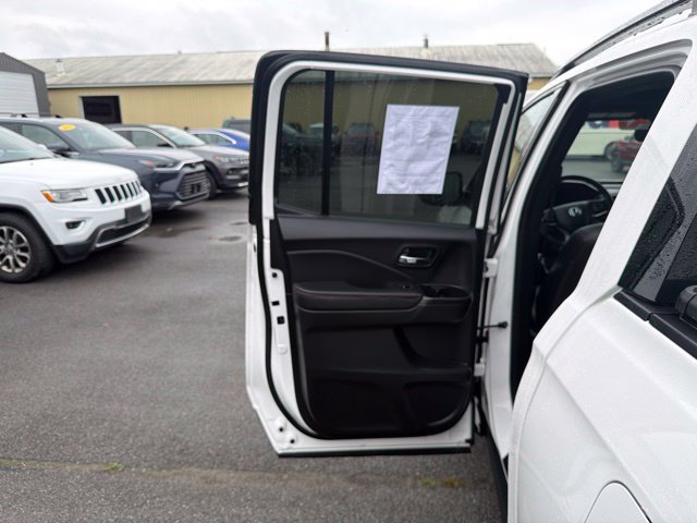 Used 2025 Honda Ridgeline Black Edition image 48