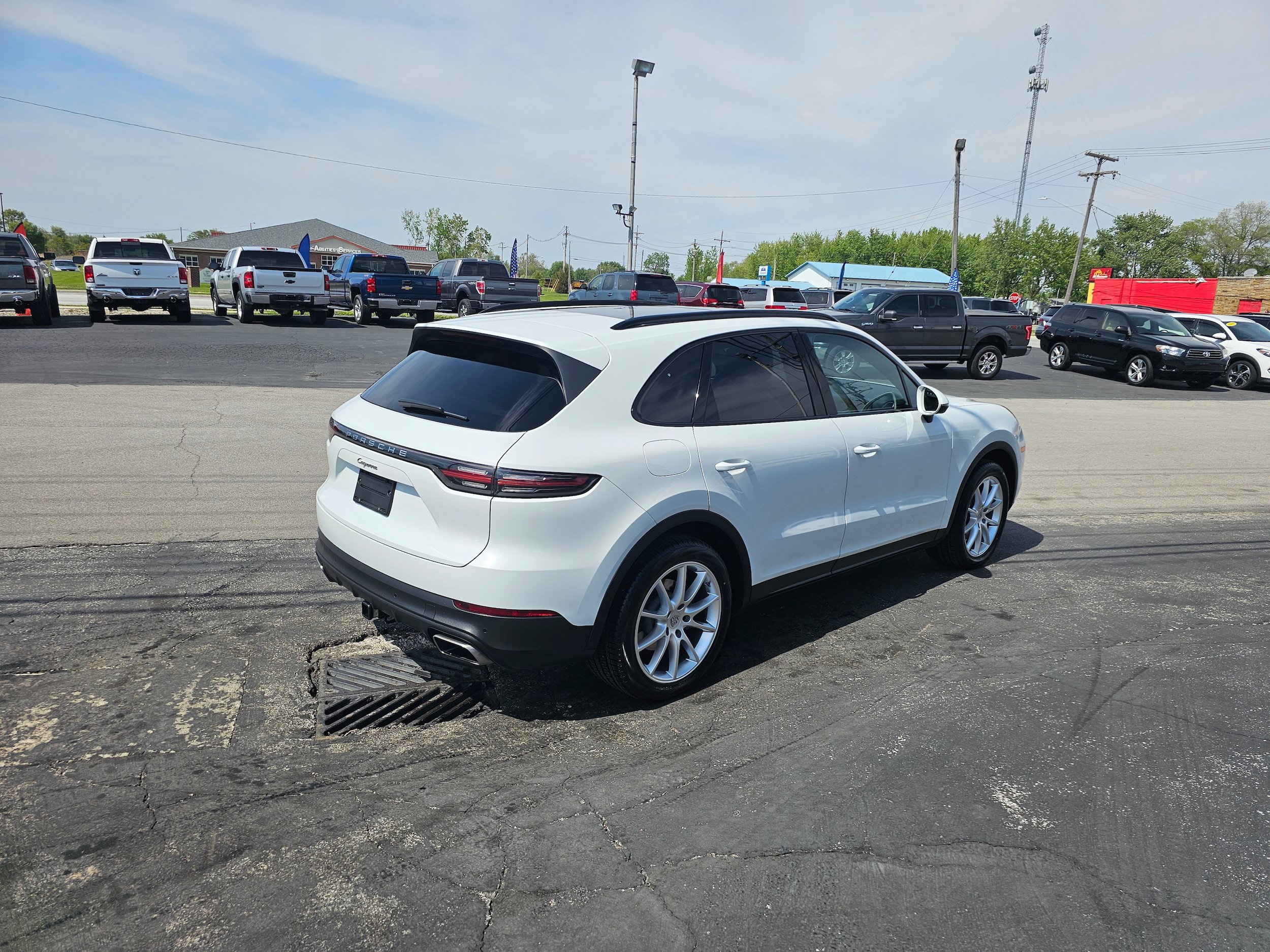 Used 2022 Porsche Cayenne AWD/4WD image 5