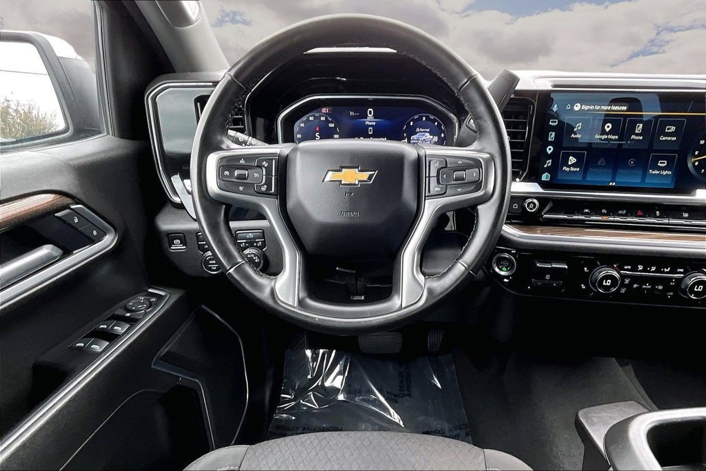 Used 2025 Chevrolet Silverado 1500 LT AWD/4WD image 9