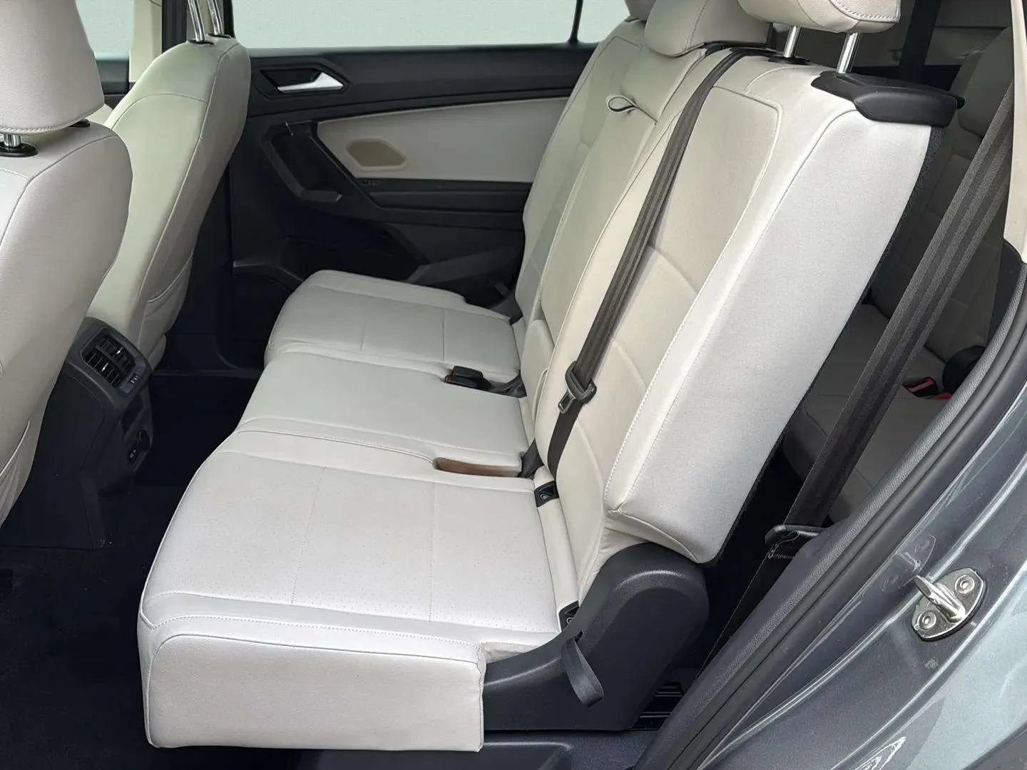 Used 2021 Volkswagen Tiguan SEL FWD image 16