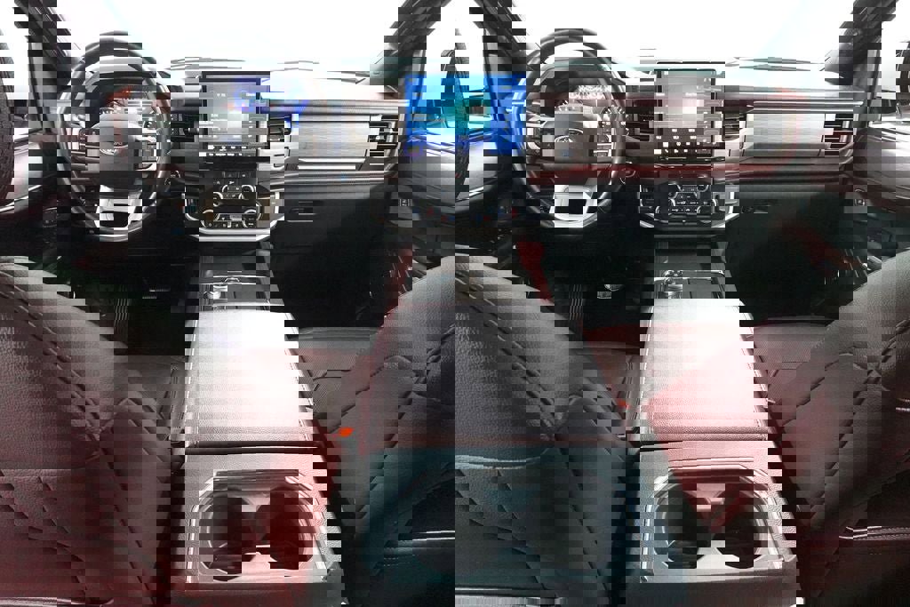 Used 2024 Ford Expedition Limited image 11