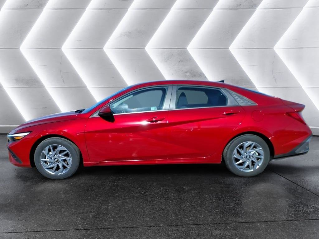 New 2025 Hyundai Elantra Blue image 2