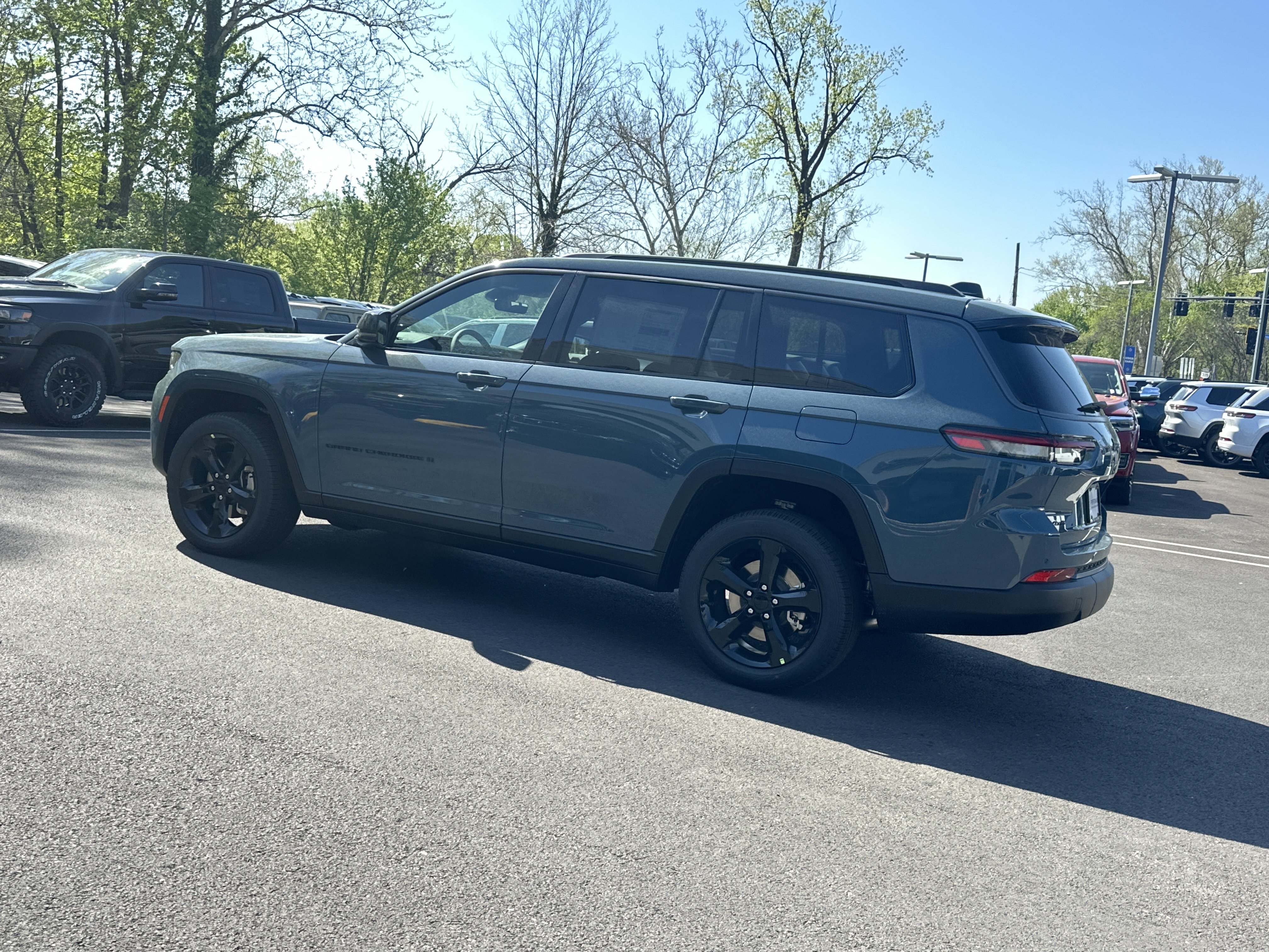 New 2026 Jeep Grand Cherokee L Limited w/ Limited Altitude Package AWD/4WD image 24