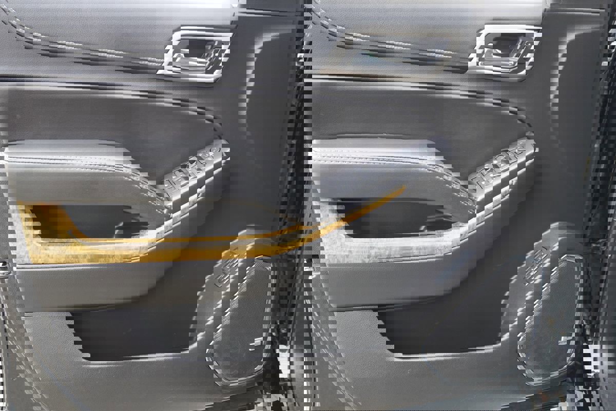 Used 2017 GMC Yukon Denali w/ Open Road Package image 24