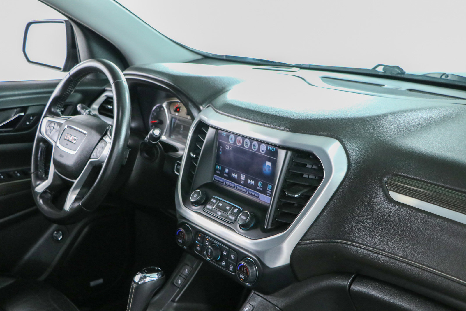 Used 2018 GMC Acadia SLT FWD image 28