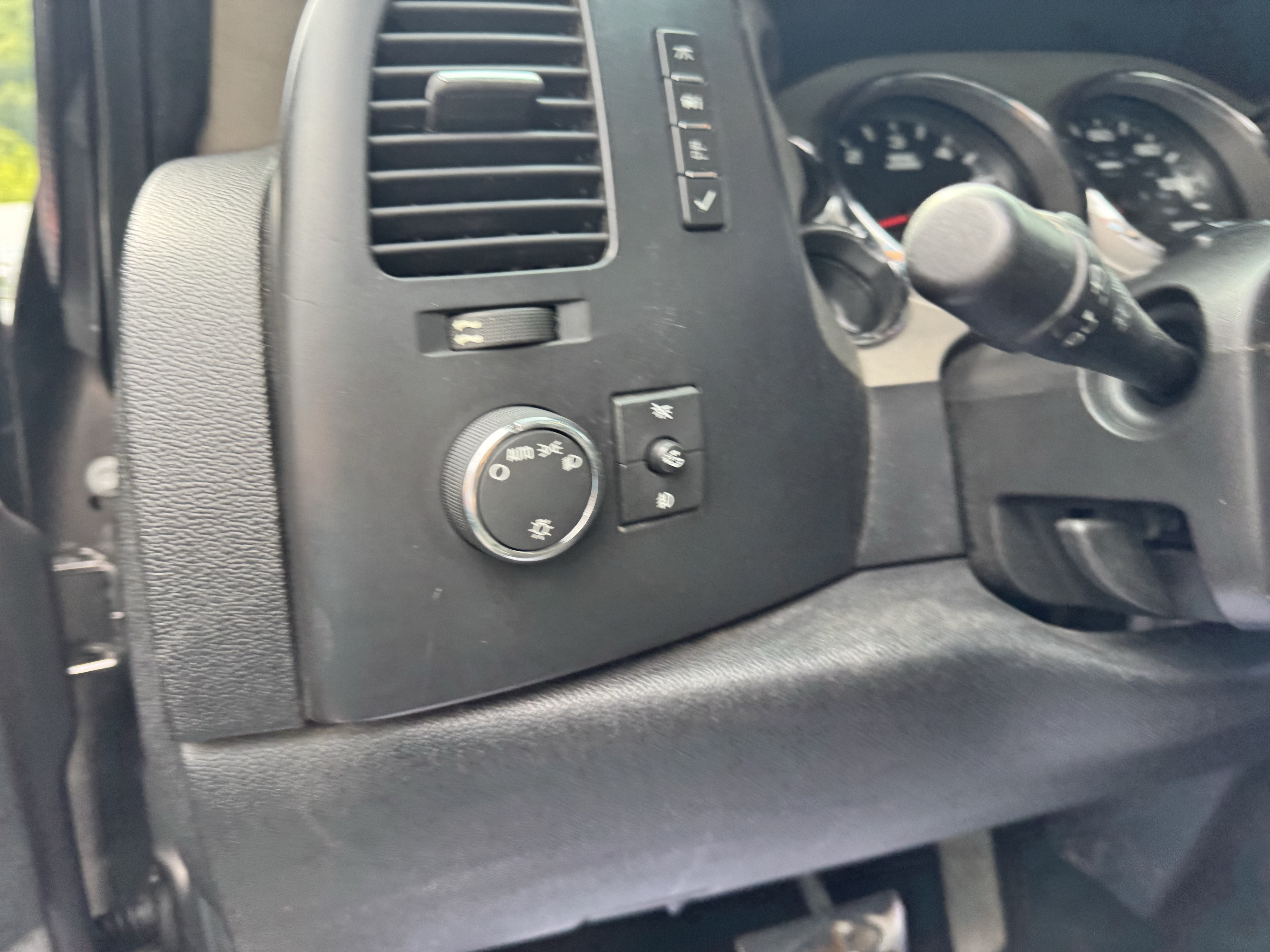 Used 2007 Chevrolet Silverado 1500 LT w/ 1LT Convenience Package RWD image 10