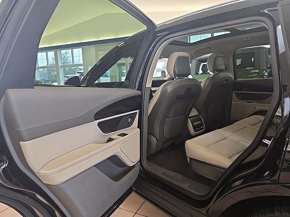 Used 2025 Lincoln Nautilus Reserve image 28