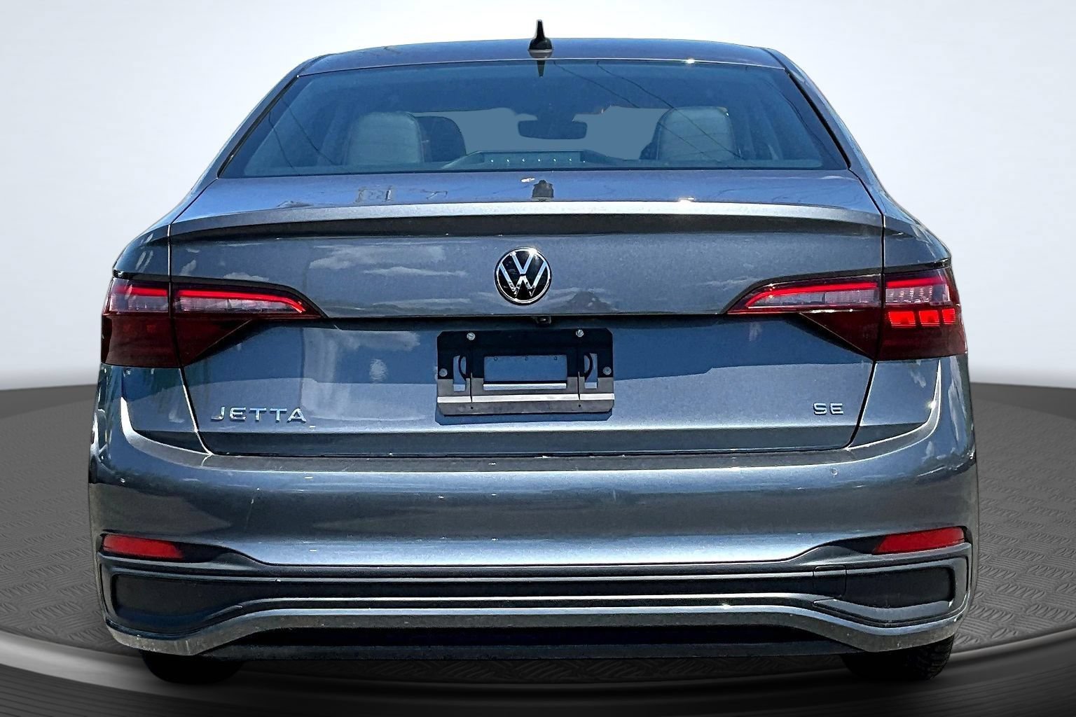Used 2024 Volkswagen Jetta SE FWD image 3