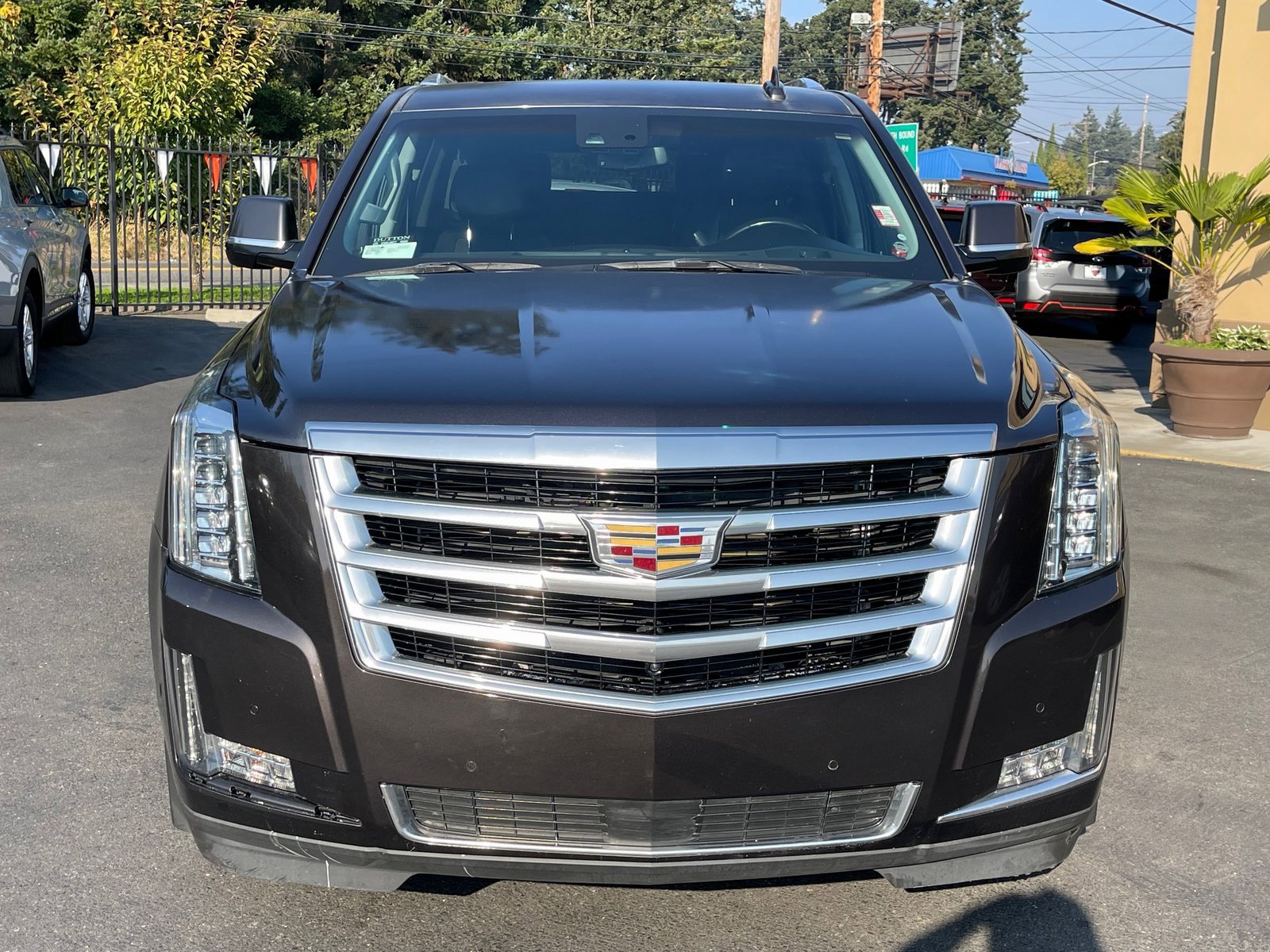 Used 2017 Cadillac Escalade ESV Premium Luxury image 4