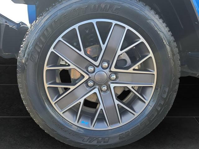 Used 2023 Jeep Wrangler Unlimited Sahara AWD/4WD image 9