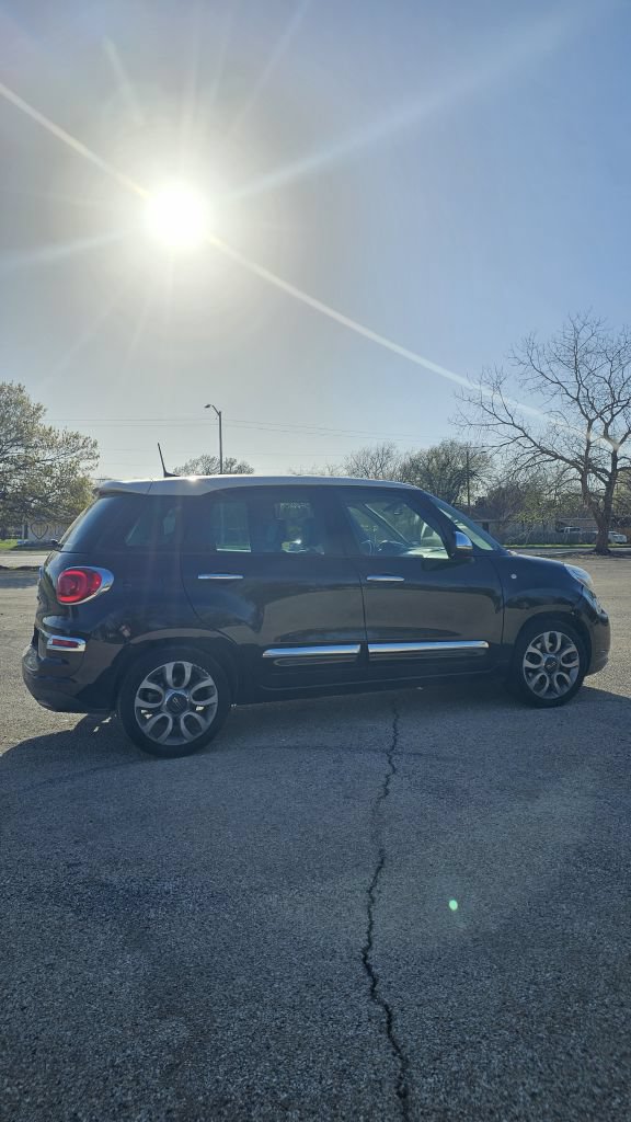 Used 2018 FIAT 500L Lounge FWD image 3