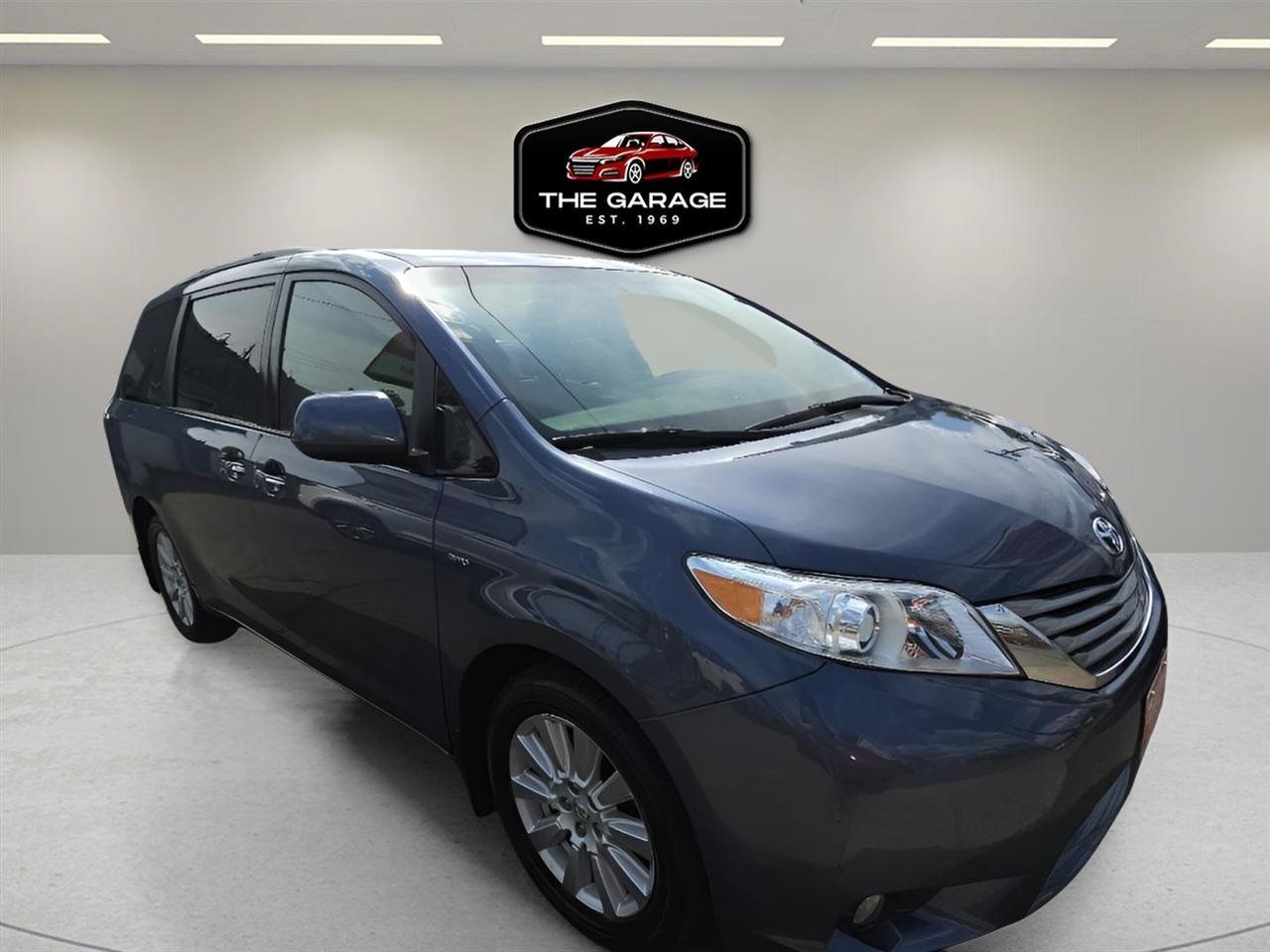 Used 2017 Toyota Sienna XLE Premium w/ Outdoor Package AWD/4WD image 8