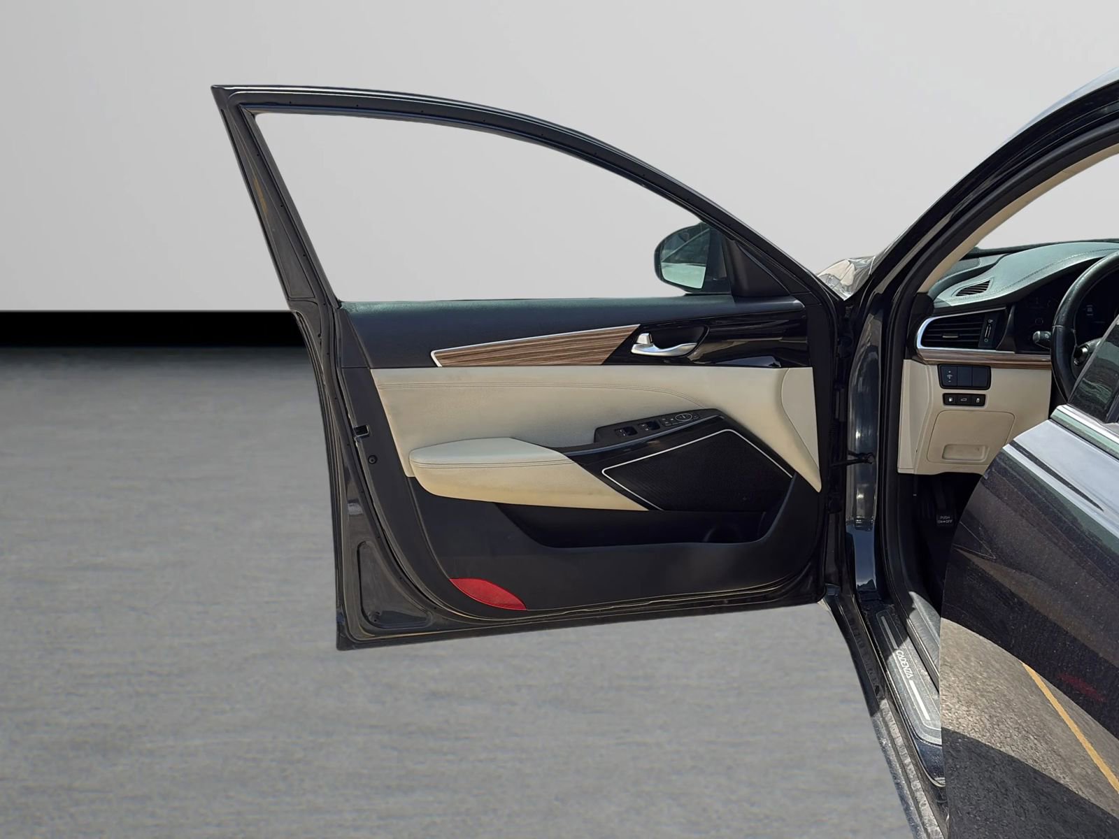 Used 2017 Kia Cadenza Premium FWD image 28