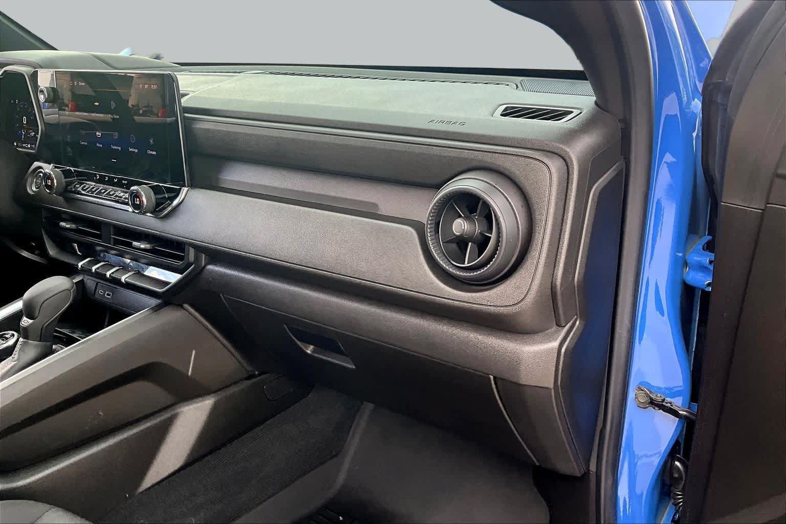 Used 2025 Chevrolet Colorado Trail Boss AWD/4WD image 17