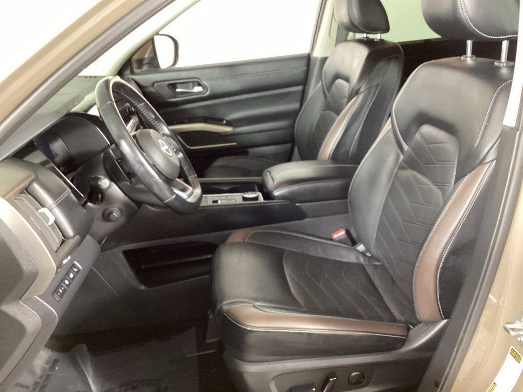 Used 2023 Nissan Pathfinder Platinum w/ Cargo Package AWD/4WD image 12