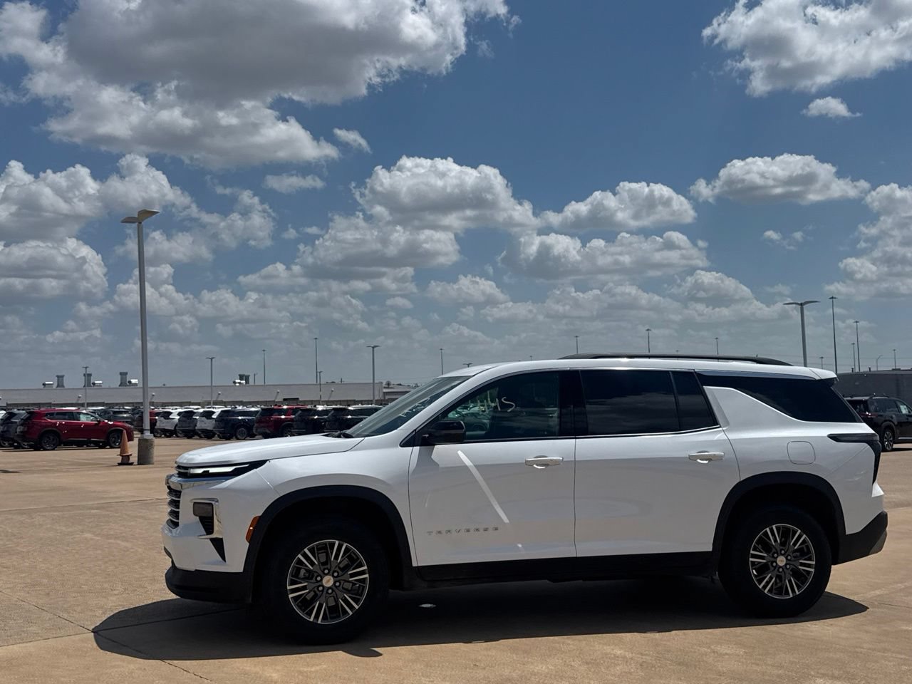 Used 2025 Chevrolet Traverse LT AWD/4WD image 13